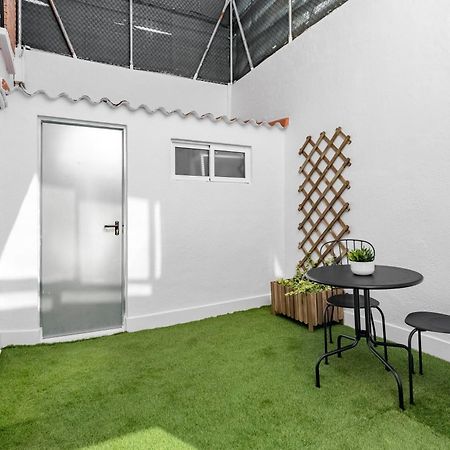 Cozy 2 Bedroom Apartment With Patio Madrid Eksteriør billede