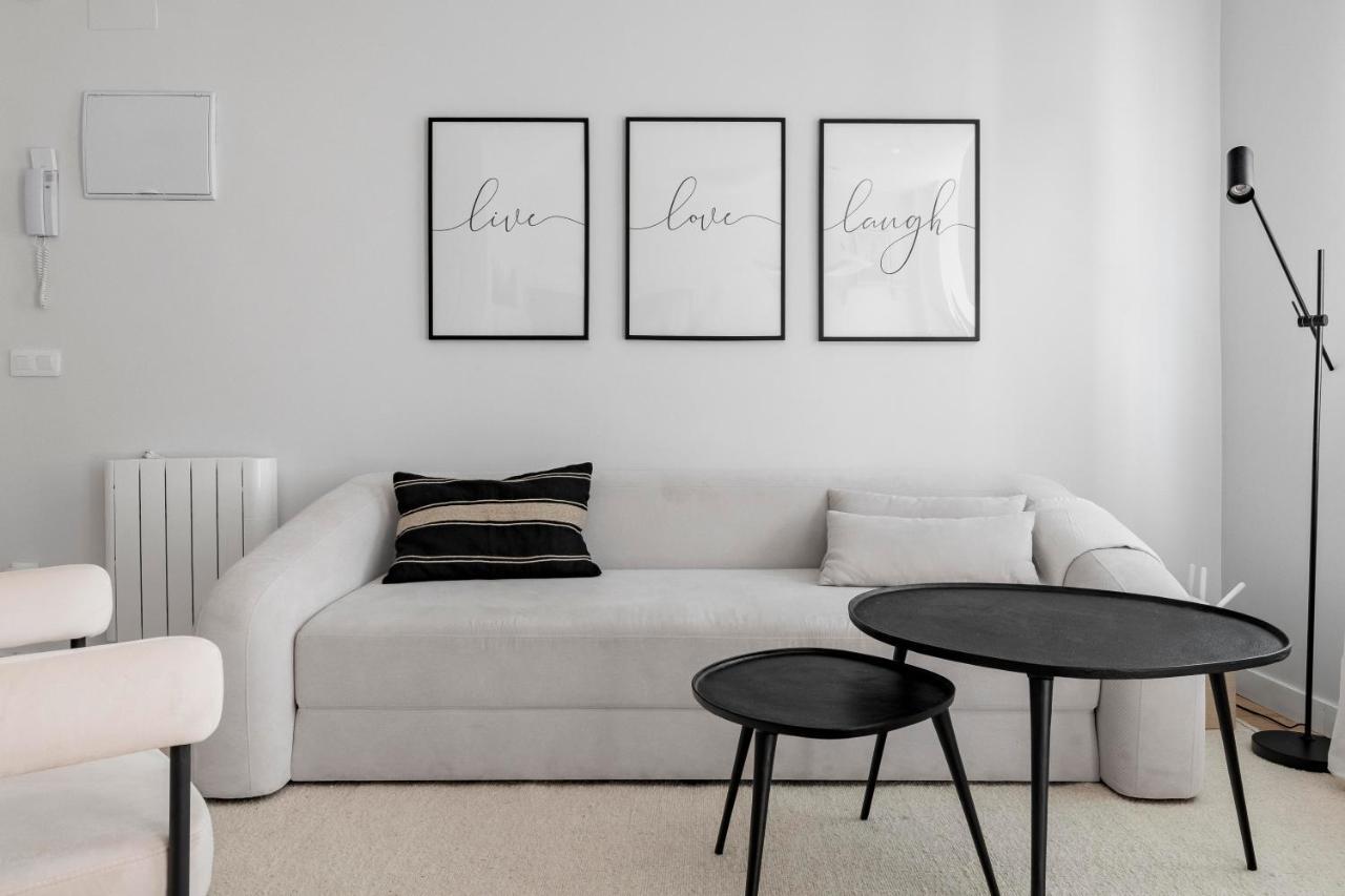 Cozy 2 Bedroom Apartment With Patio Madrid Eksteriør billede
