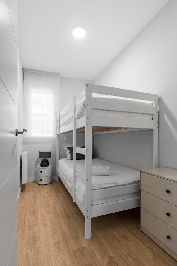 Cozy 2 Bedroom Apartment With Patio Madrid Eksteriør billede