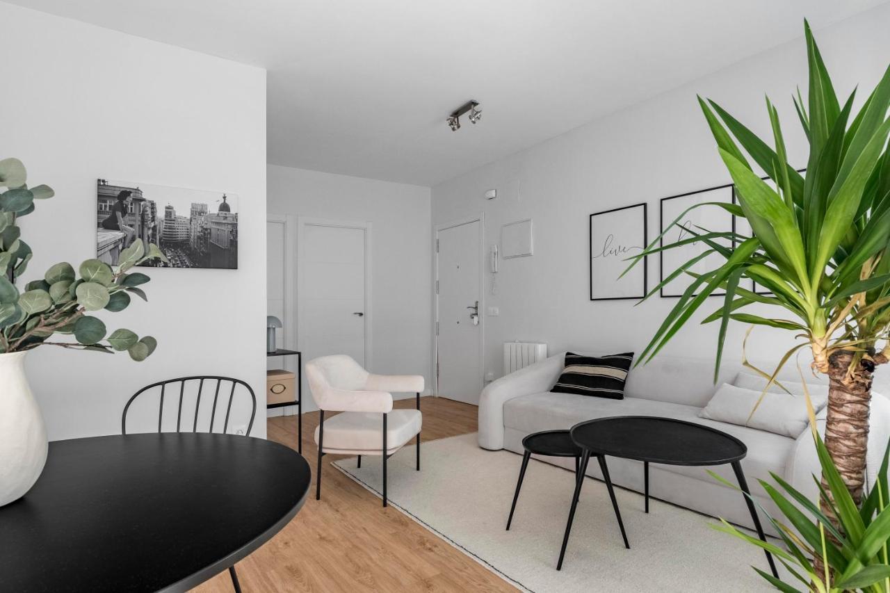 Cozy 2 Bedroom Apartment With Patio Madrid Eksteriør billede