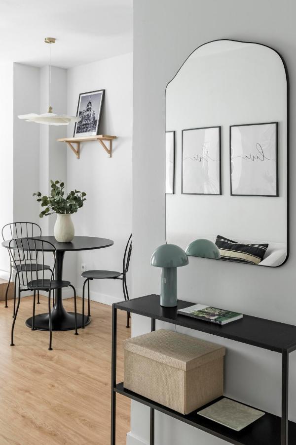 Cozy 2 Bedroom Apartment With Patio Madrid Eksteriør billede